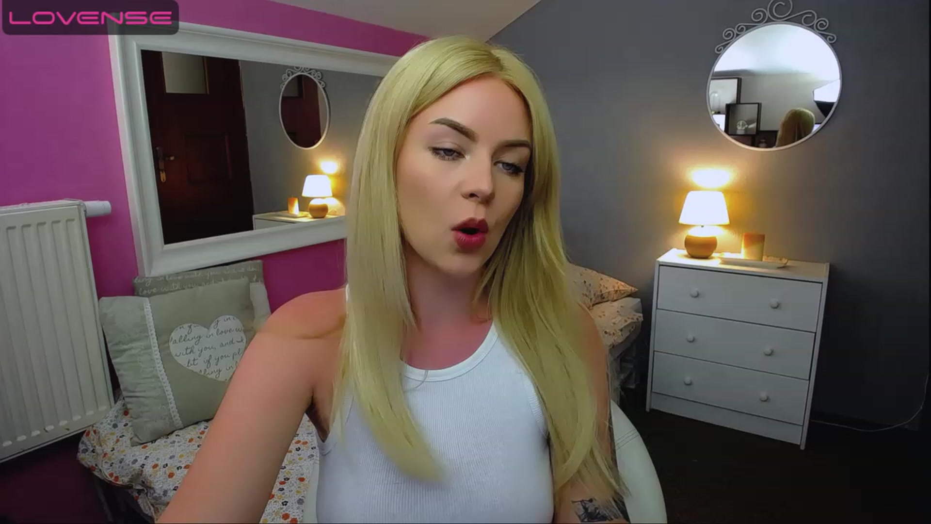 Gallery image thumbnail from AurelieSierra's myfreecams stream on, 08/16/2023, 14:08 image 2 of 20