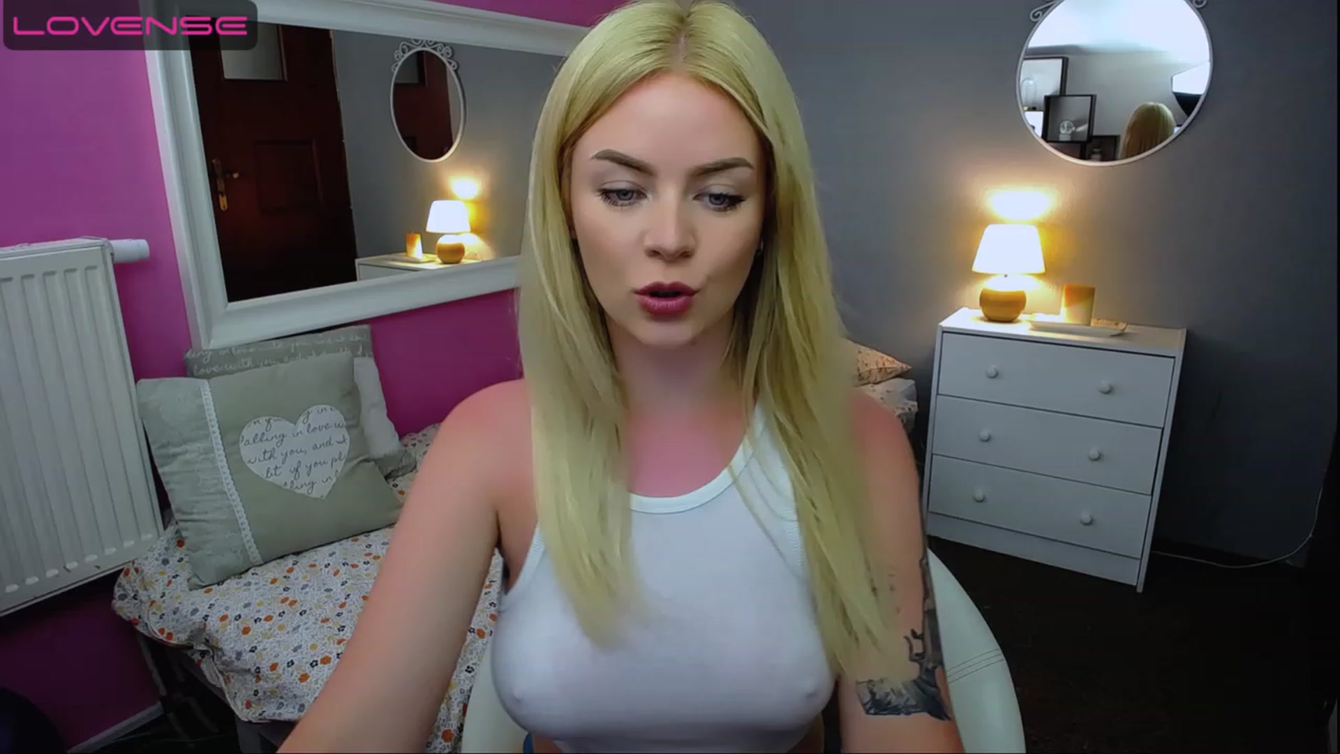 Gallery image thumbnail from AurelieSierra's myfreecams stream on, 08/16/2023, 14:08 image 15 of 20