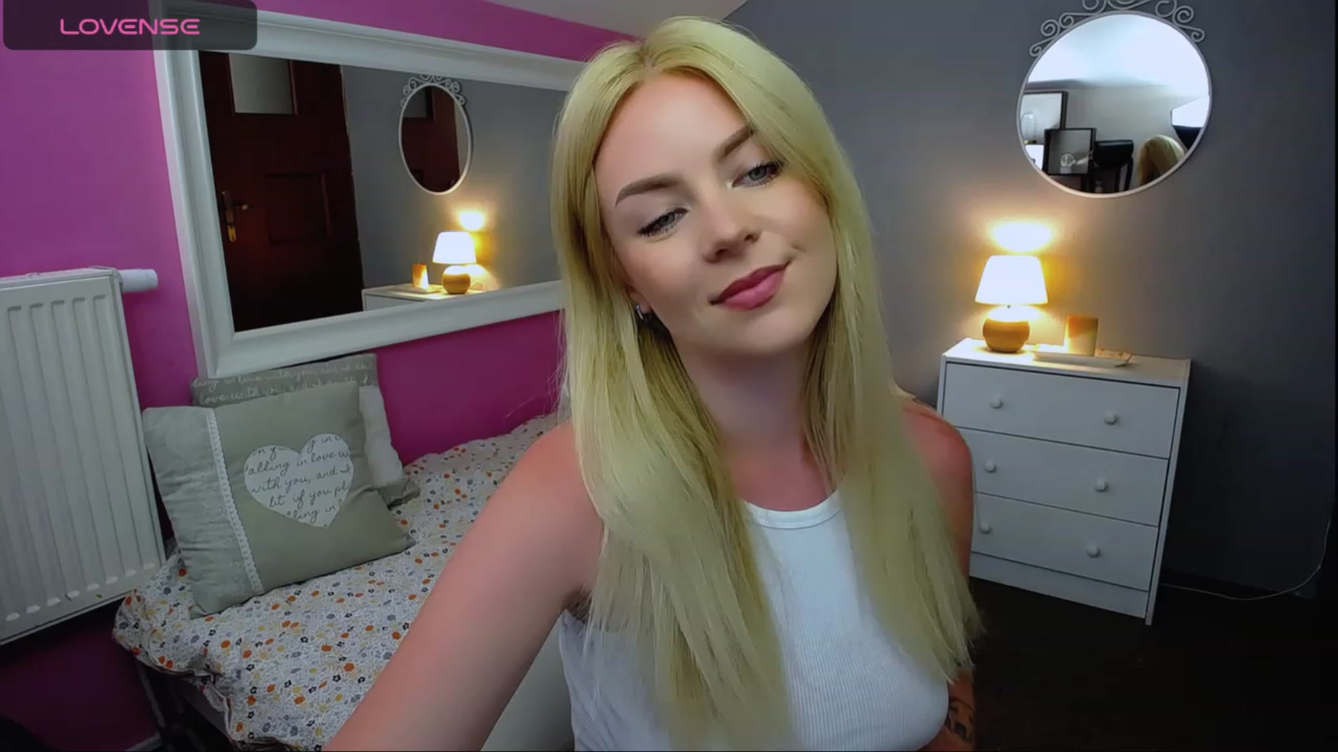Gallery image thumbnail from AurelieSierra's myfreecams stream on, 08/17/2023, 11:37 image 17 of 20