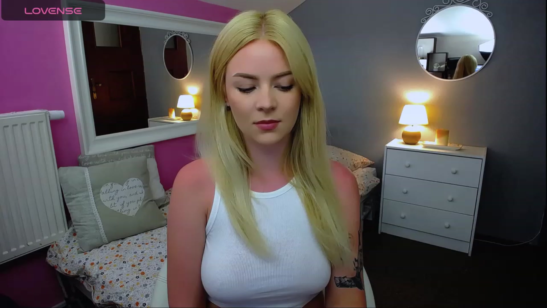 Gallery image thumbnail from AurelieSierra's myfreecams stream on, 08/17/2023, 11:37 image 3 of 20