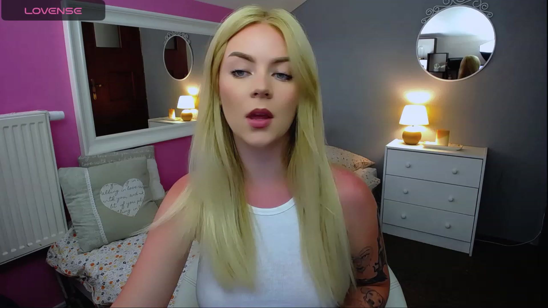 Gallery image thumbnail from AurelieSierra's myfreecams stream on, 08/17/2023, 11:37 image 19 of 20