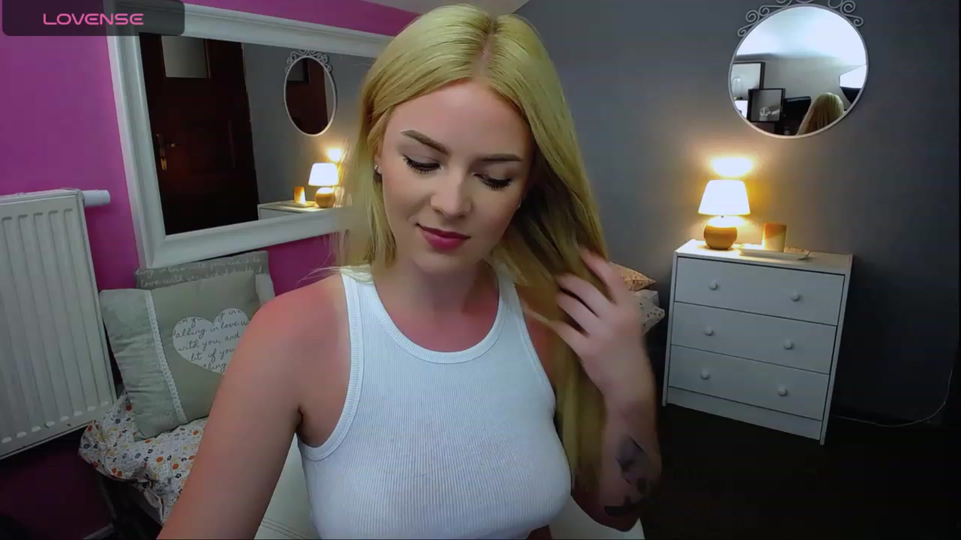 Gallery image thumbnail from AurelieSierra's myfreecams stream on, 08/17/2023, 12:33 image 2 of 20