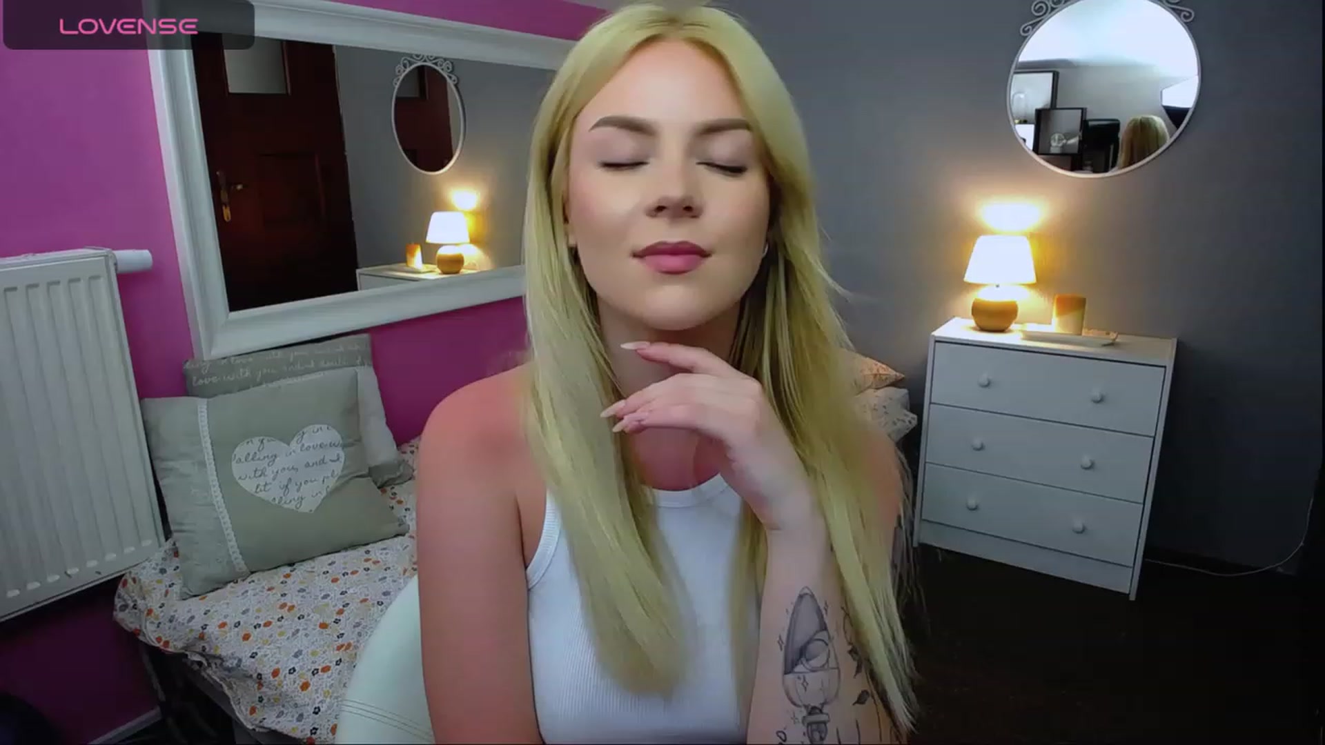 Gallery image thumbnail from AurelieSierra's myfreecams stream on, 08/17/2023, 12:33 image 18 of 20