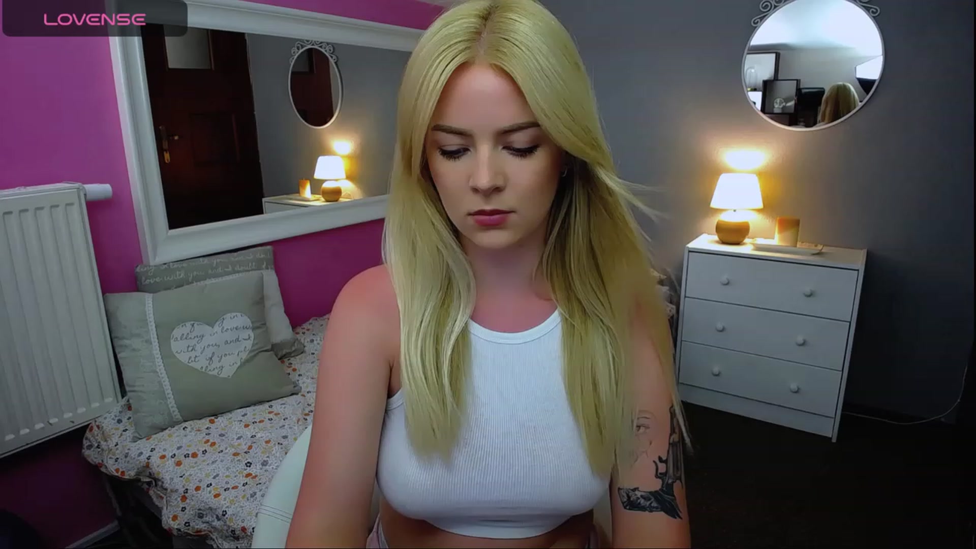 Gallery image thumbnail from AurelieSierra's myfreecams stream on, 08/17/2023, 12:33 image 16 of 20