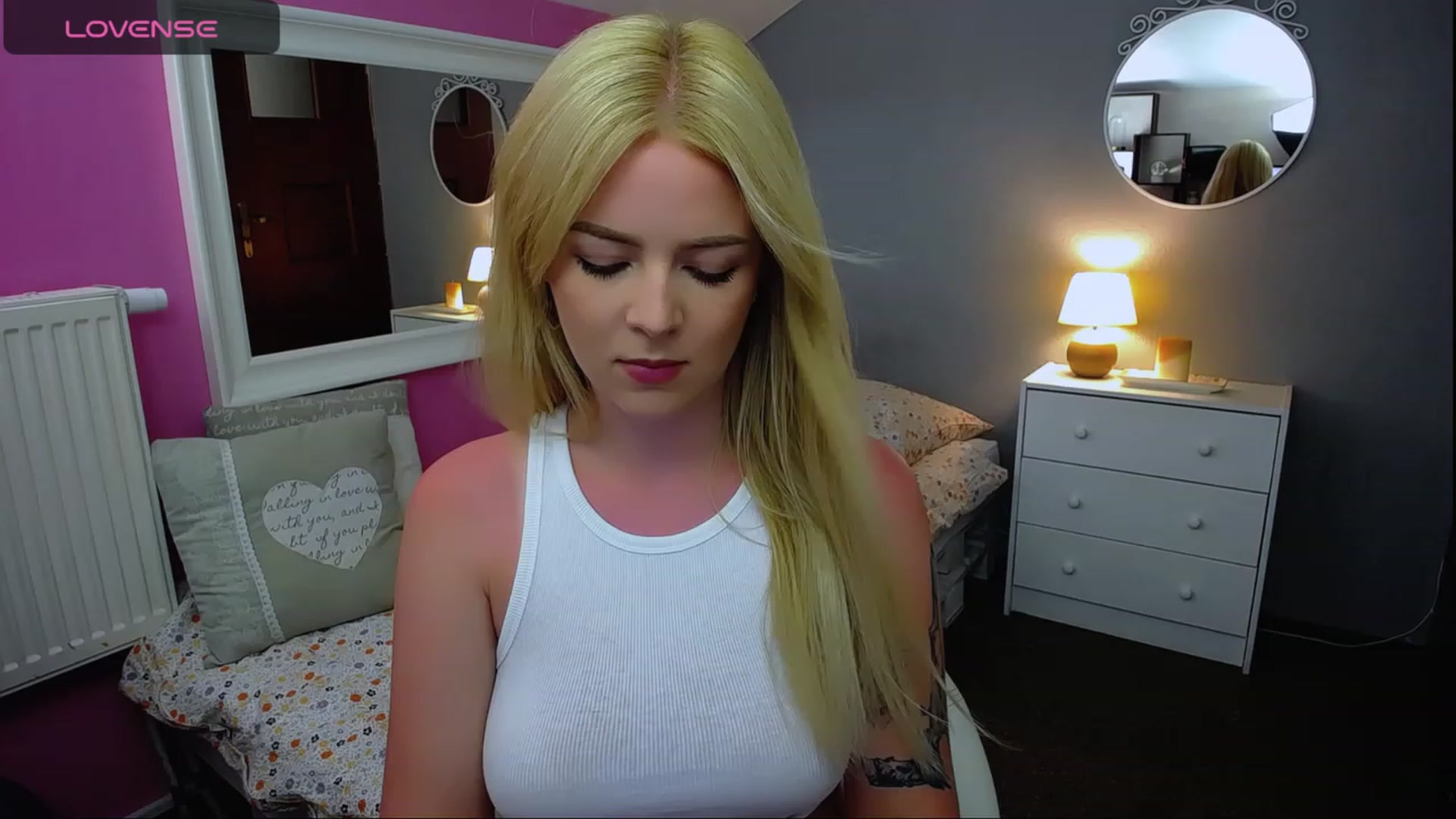 Gallery image thumbnail from AurelieSierra's myfreecams stream on, 08/17/2023, 12:33 image 6 of 20