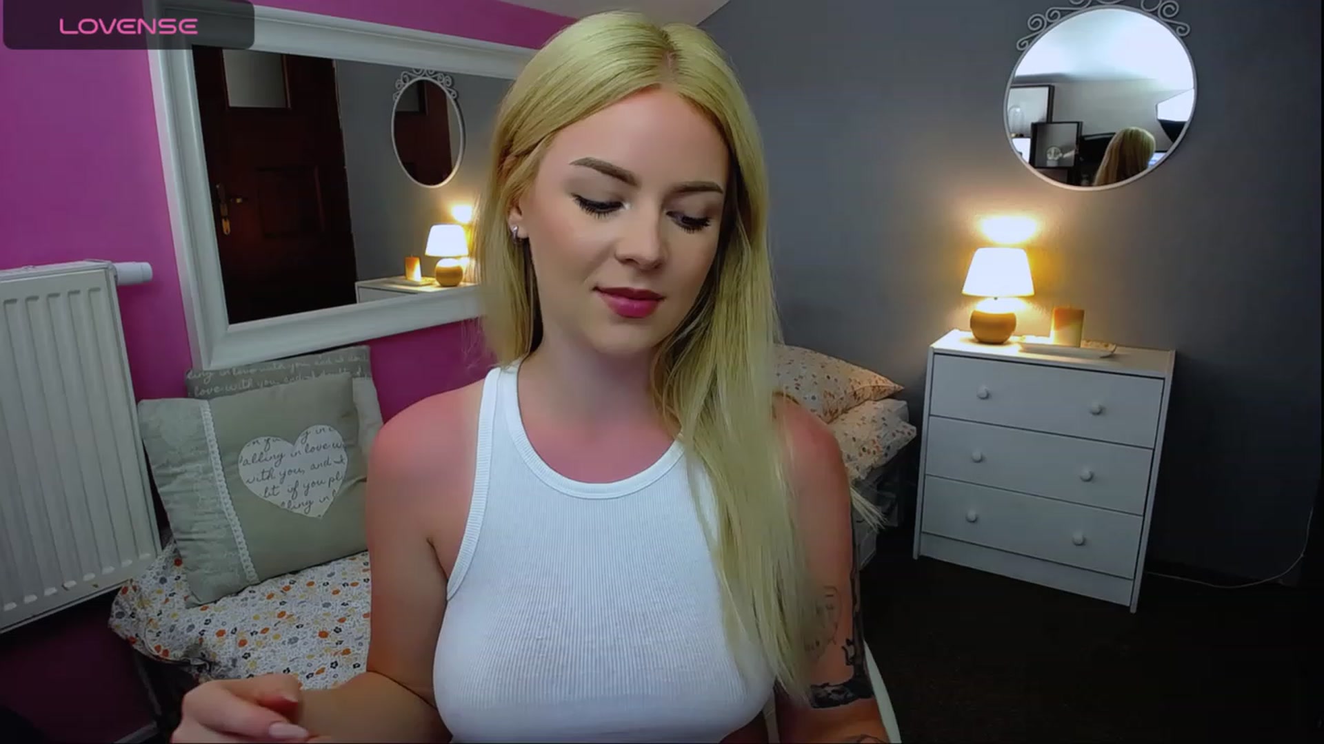 Gallery image thumbnail from AurelieSierra's myfreecams stream on, 08/17/2023, 12:33 image 1 of 20