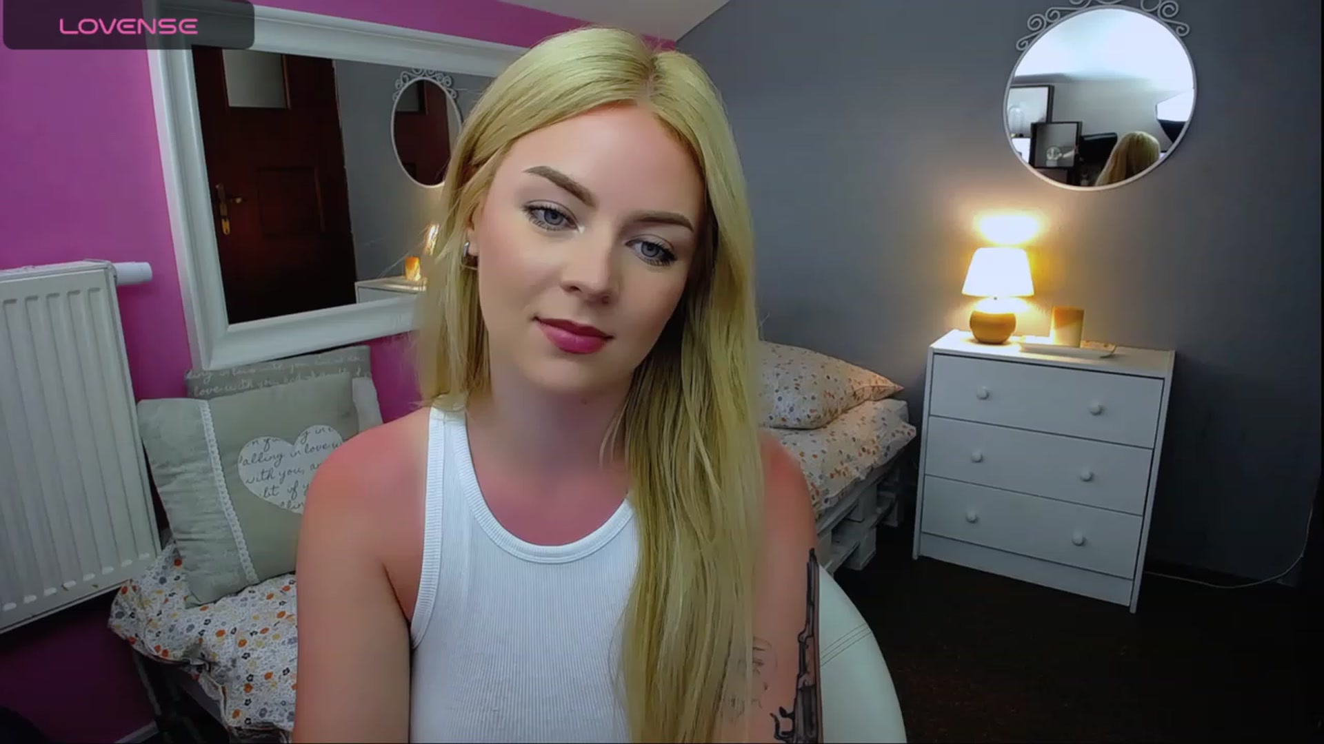 Gallery image thumbnail from AurelieSierra's myfreecams stream on, 08/17/2023, 12:33 image 4 of 20