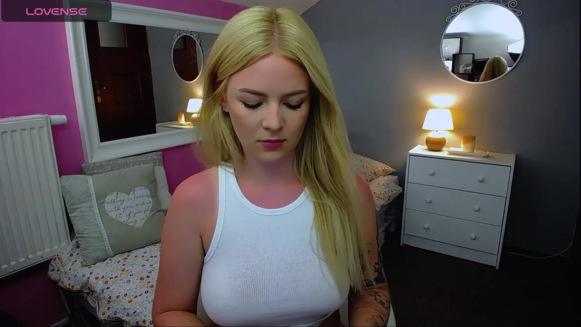 Gallery image thumbnail from AurelieSierra's myfreecams stream on, 08/17/2023, 12:33 image 3 of 20