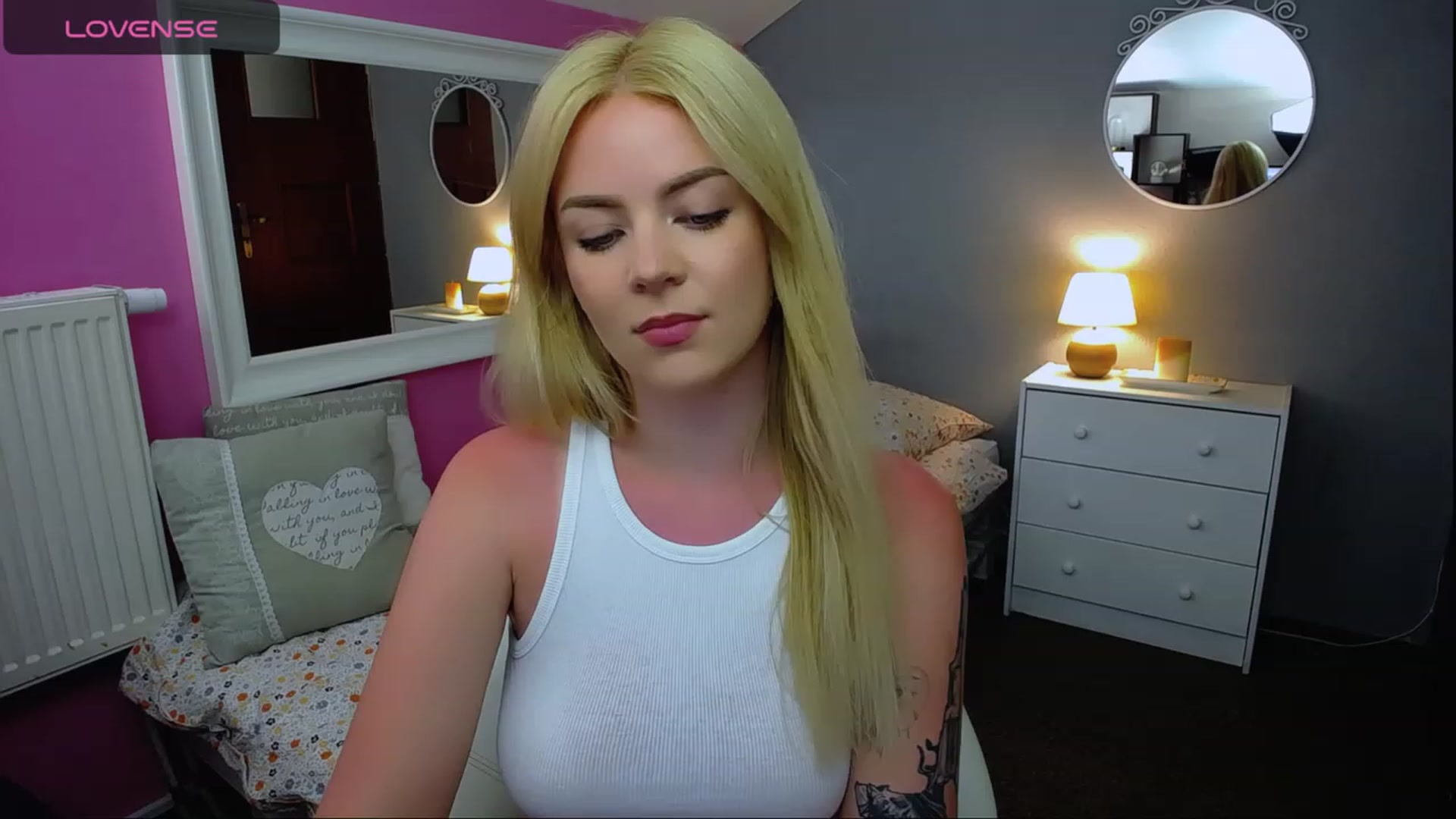 Gallery image thumbnail from AurelieSierra's myfreecams stream on, 08/17/2023, 12:33 image 5 of 20