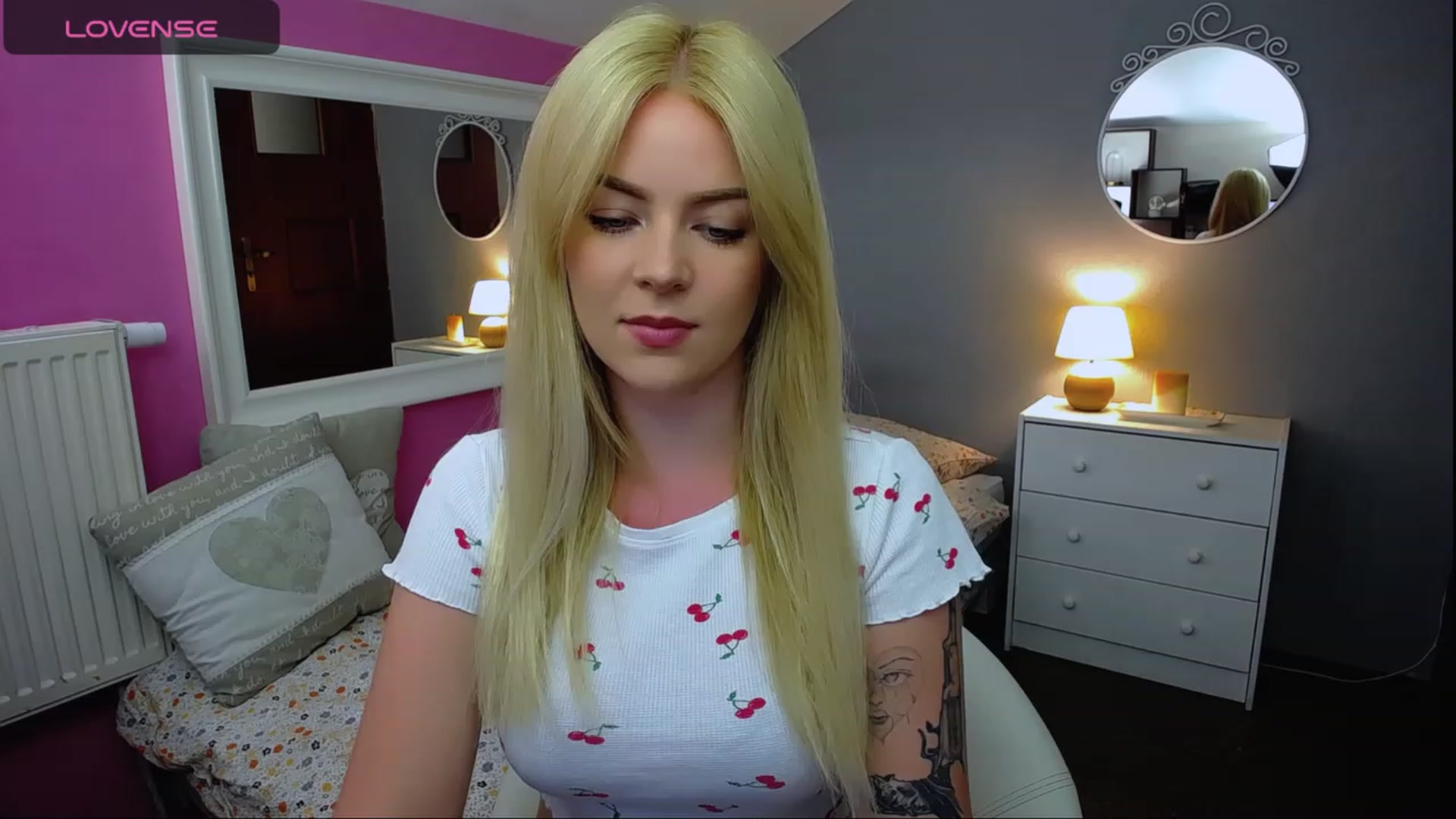 Gallery image thumbnail from AurelieSierra's myfreecams stream on, 08/18/2023, 10:09 image 5 of 20