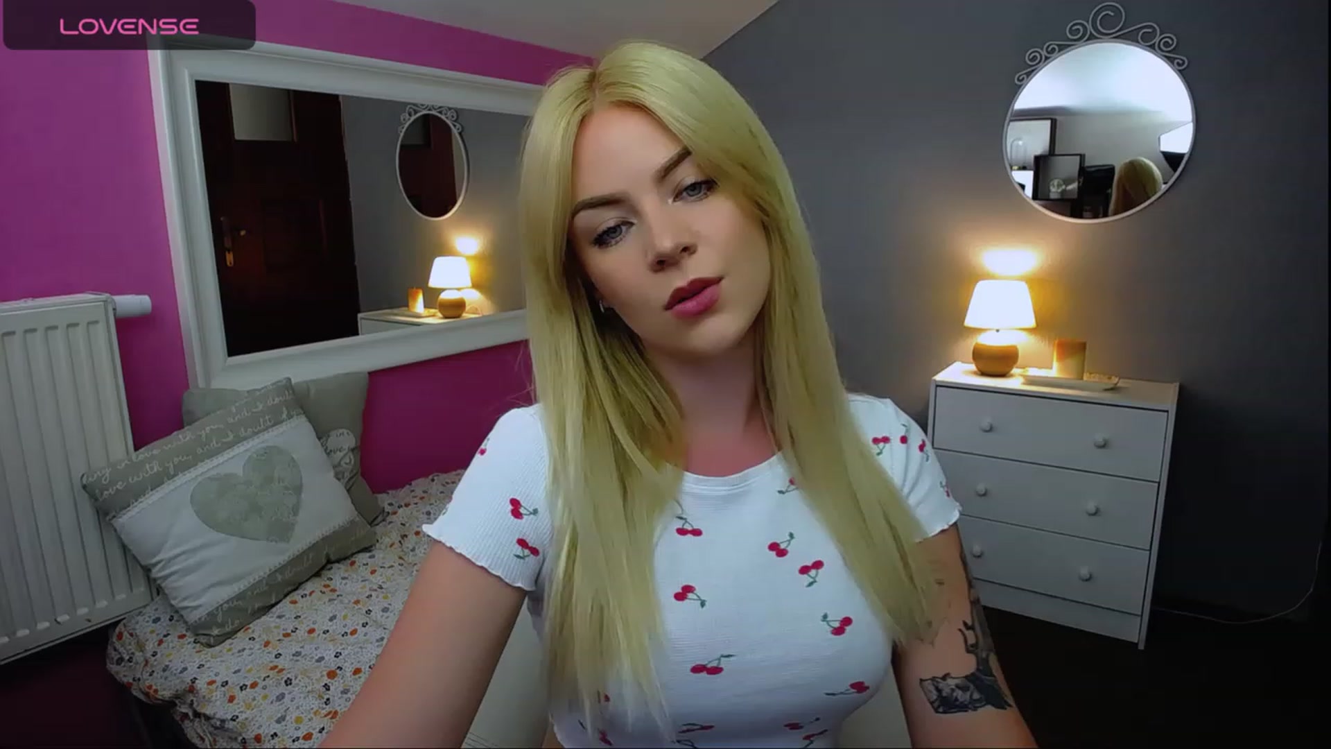 Gallery image thumbnail from AurelieSierra's myfreecams stream on, 08/18/2023, 10:09 image 6 of 20
