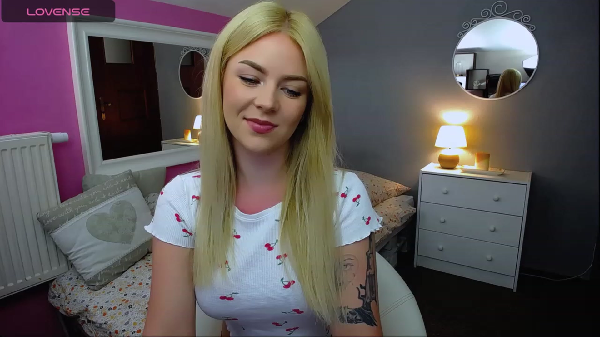 Gallery image thumbnail from AurelieSierra's myfreecams stream on, 08/18/2023, 10:09 image 16 of 20