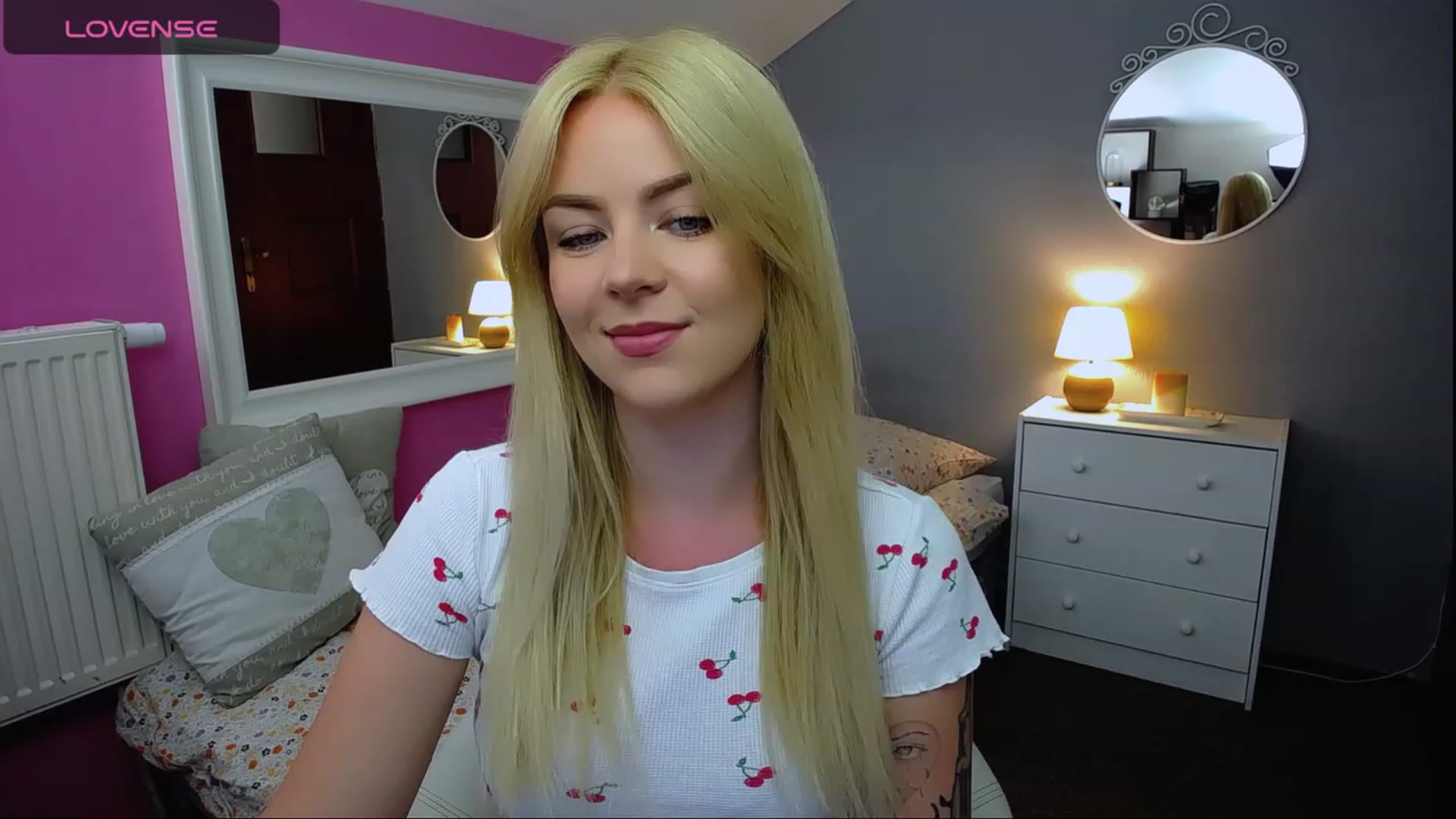 Gallery image thumbnail from AurelieSierra's myfreecams stream on, 08/18/2023, 10:09 image 2 of 20