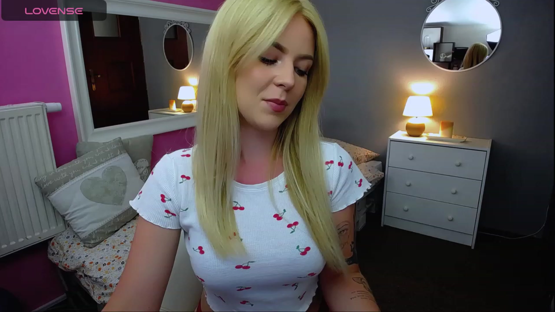 Gallery image thumbnail from AurelieSierra's myfreecams stream on, 08/18/2023, 12:25 image 10 of 20