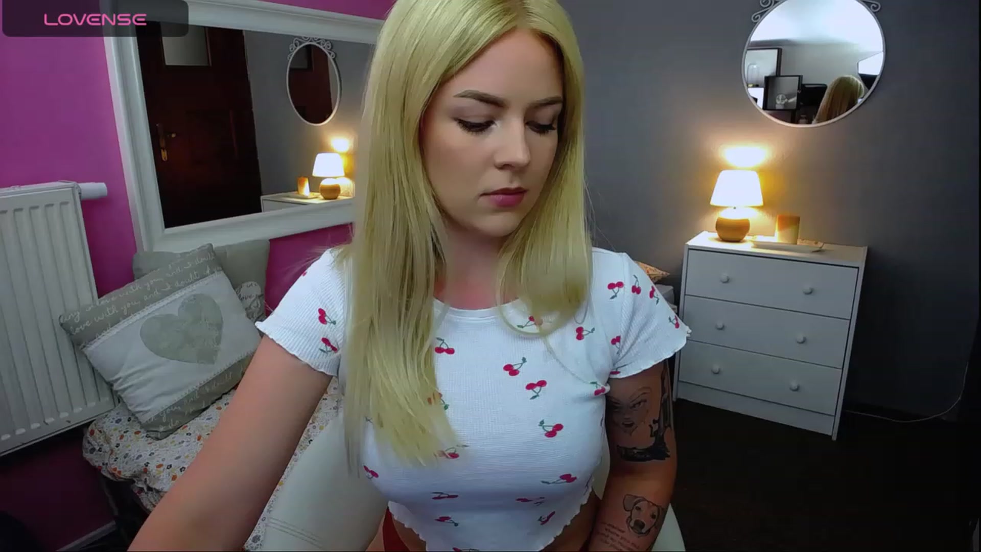 Gallery image thumbnail from AurelieSierra's myfreecams stream on, 08/18/2023, 12:25 image 2 of 20