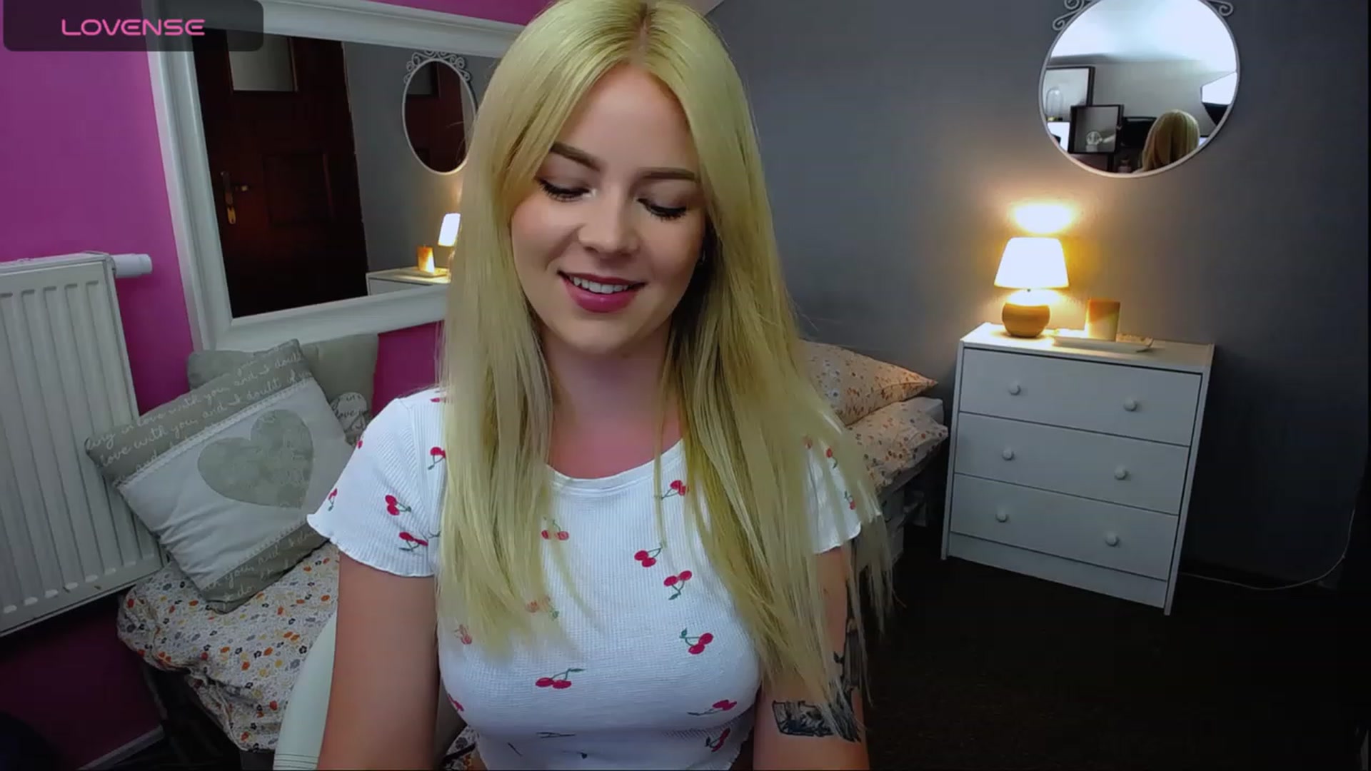 Gallery image thumbnail from AurelieSierra's myfreecams stream on, 08/18/2023, 12:25 image 7 of 20