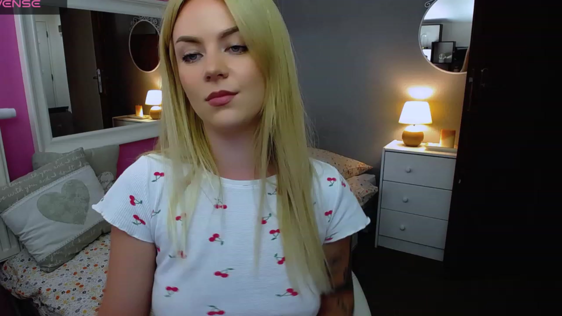 Gallery image thumbnail from AurelieSierra's myfreecams stream on, 08/18/2023, 16:21 image 6 of 20