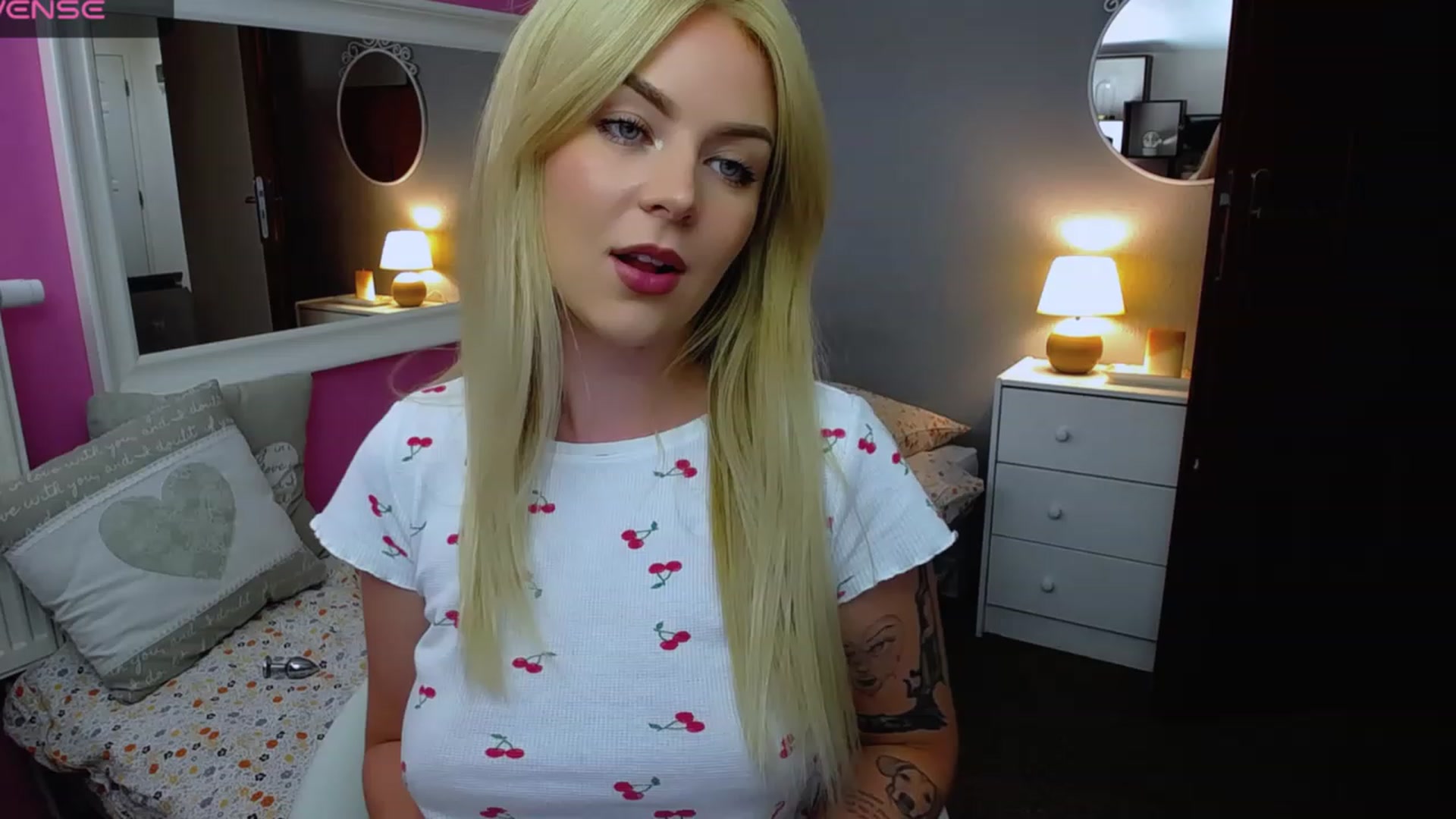 Gallery image thumbnail from AurelieSierra's myfreecams stream on, 08/18/2023, 16:21 image 9 of 20