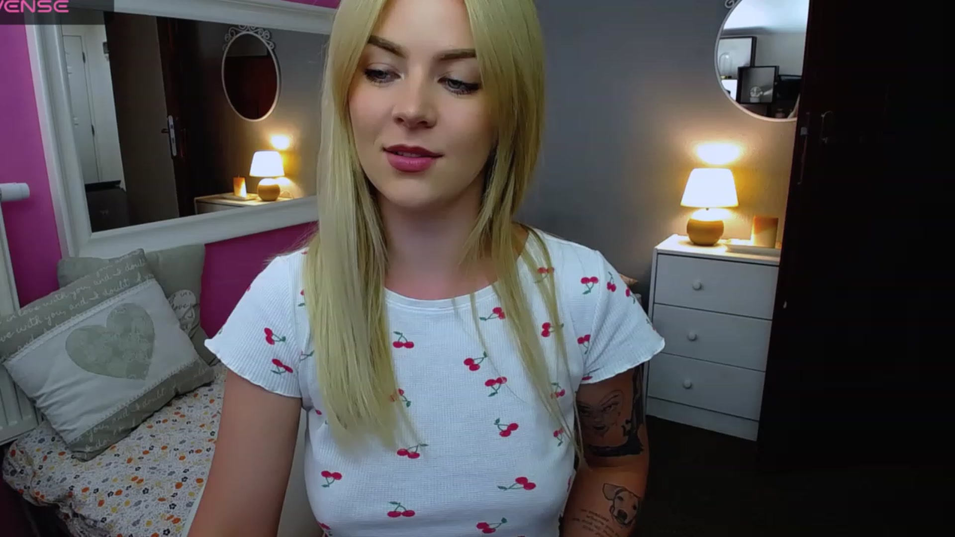 Gallery image thumbnail from AurelieSierra's myfreecams stream on, 08/18/2023, 16:21 image 14 of 20