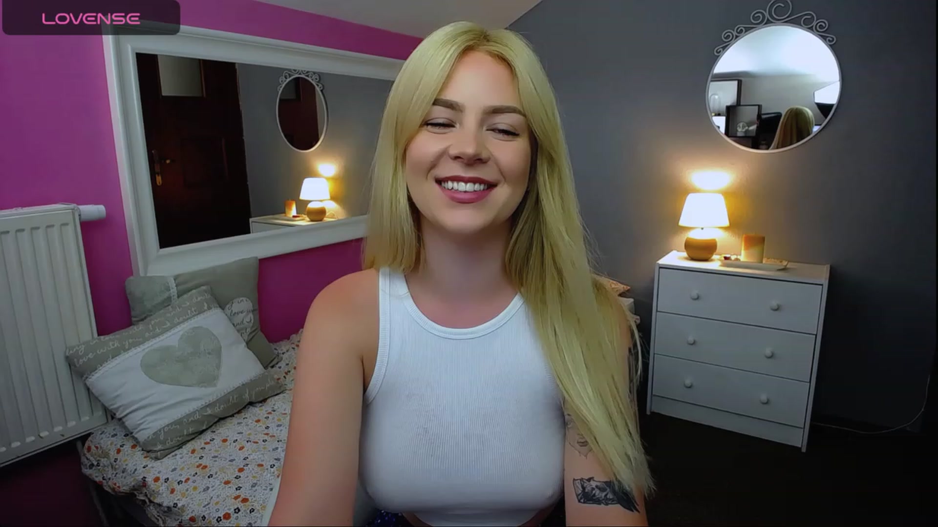 Gallery image thumbnail from AurelieSierra's myfreecams stream on, 08/19/2023, 11:55 image 1 of 20