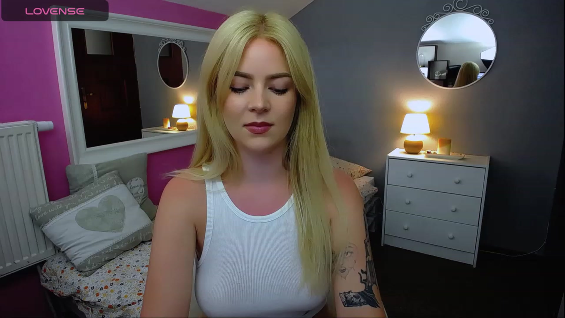 Gallery image thumbnail from AurelieSierra's myfreecams stream on, 08/19/2023, 14:01 image 6 of 20