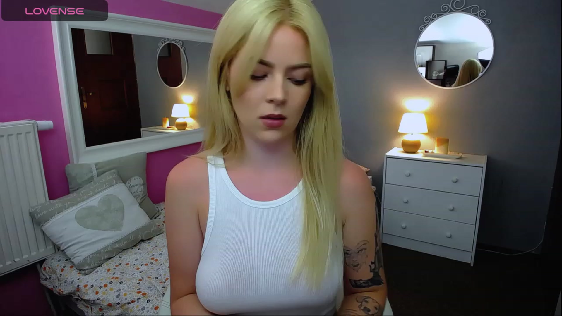 Gallery image thumbnail from AurelieSierra's myfreecams stream on, 08/19/2023, 14:01 image 4 of 20