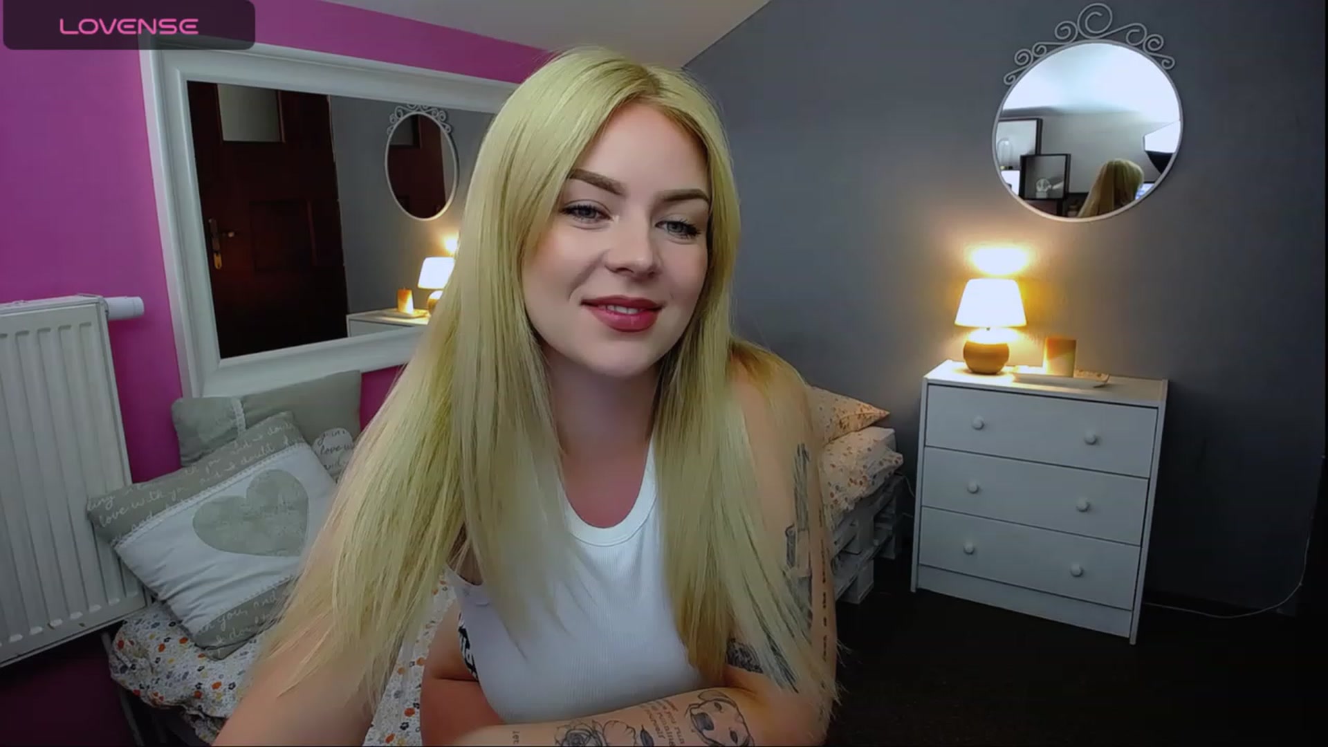 Gallery image thumbnail from AurelieSierra's myfreecams stream on, 08/22/2023, 10:23 image 3 of 20
