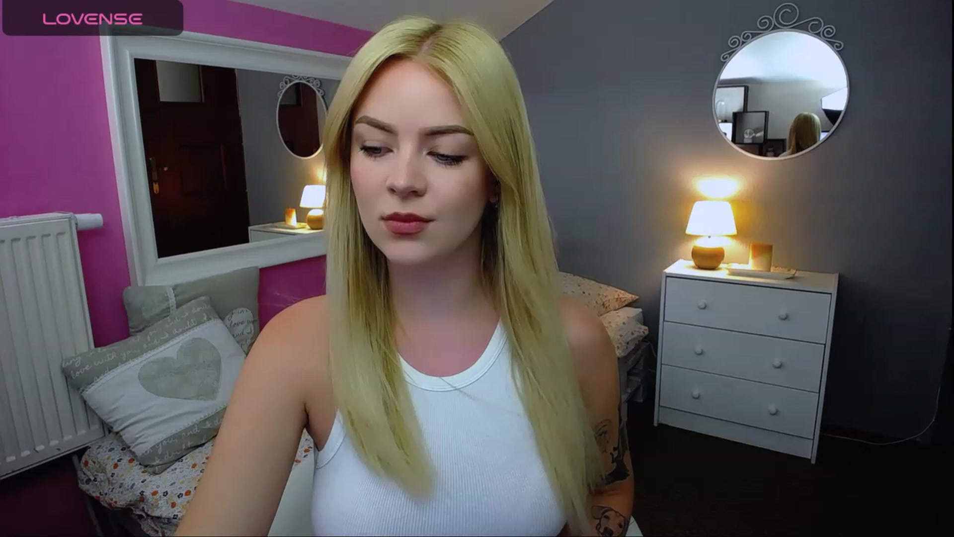 Gallery image thumbnail from AurelieSierra's myfreecams stream on, 08/22/2023, 10:23 image 1 of 20