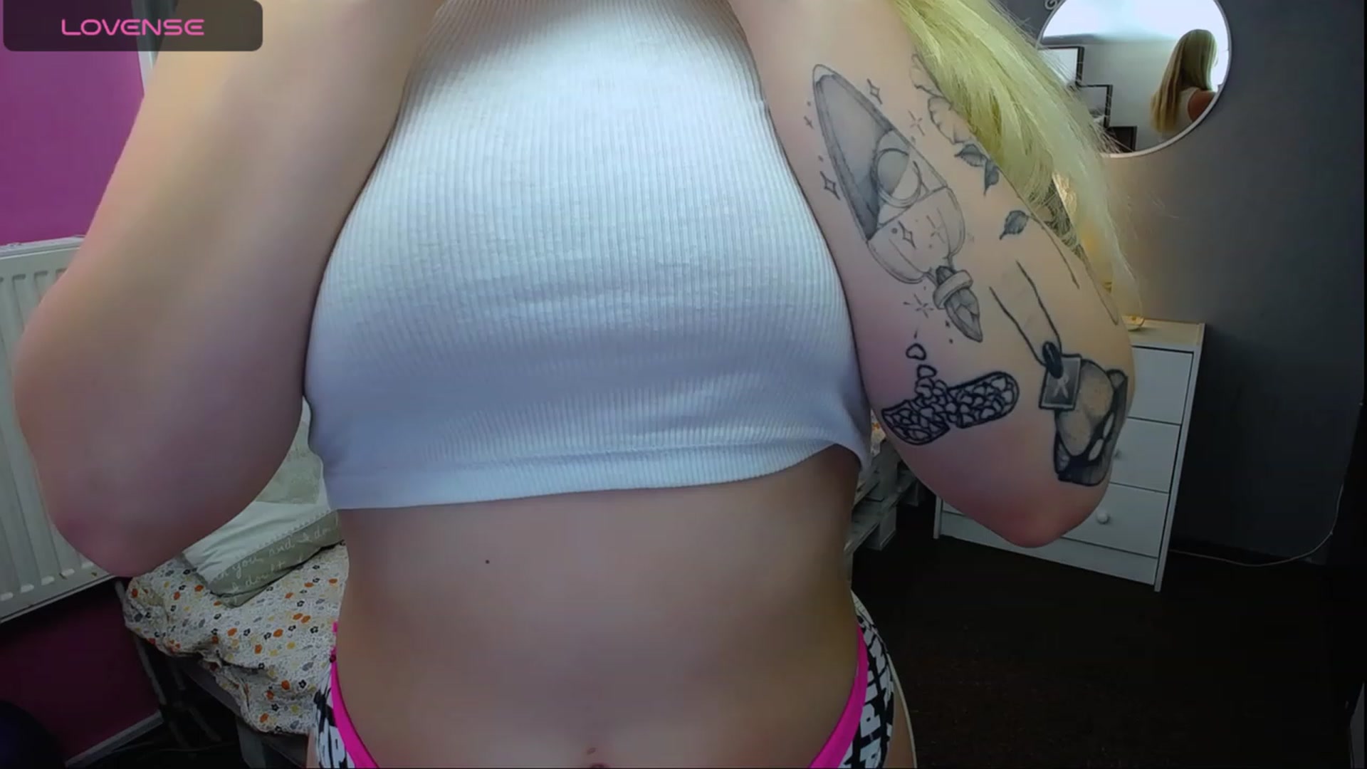 Gallery image thumbnail from AurelieSierra's myfreecams stream on, 08/22/2023, 13:07 image 10 of 20