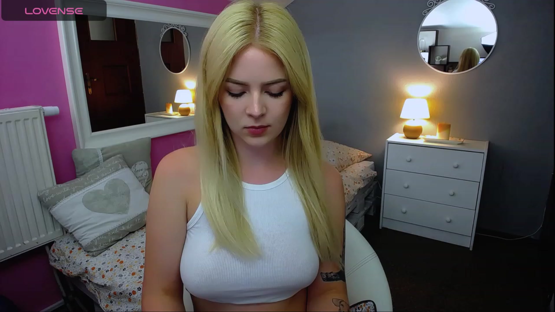 Gallery image thumbnail from AurelieSierra's myfreecams stream on, 08/22/2023, 14:16 image 18 of 20