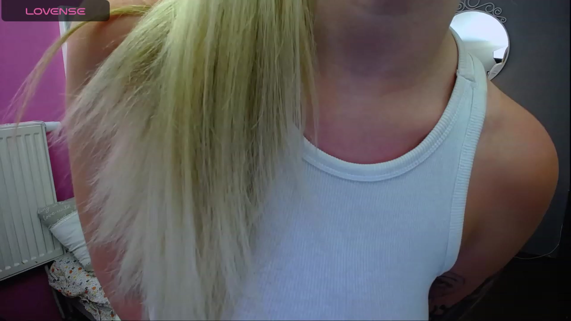 Gallery image thumbnail from AurelieSierra's myfreecams stream on, 08/22/2023, 14:16 image 2 of 20