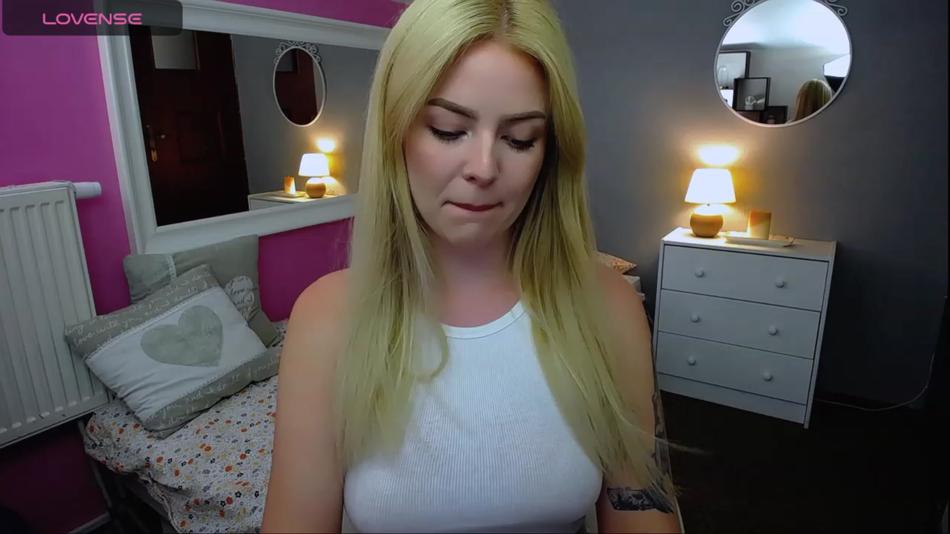 Gallery image thumbnail from AurelieSierra's myfreecams stream on, 08/22/2023, 14:16 image 13 of 20