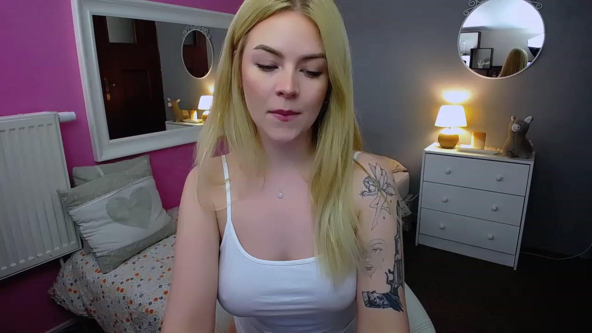 Gallery image thumbnail from AurelieSierra's myfreecams stream on, 01/24/2024, 10:34 image 7 of 20