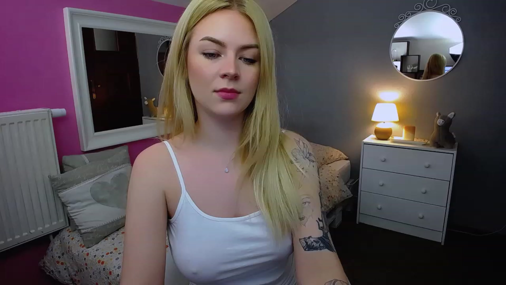 Gallery image thumbnail from AurelieSierra's myfreecams stream on, 01/24/2024, 10:34 image 8 of 20