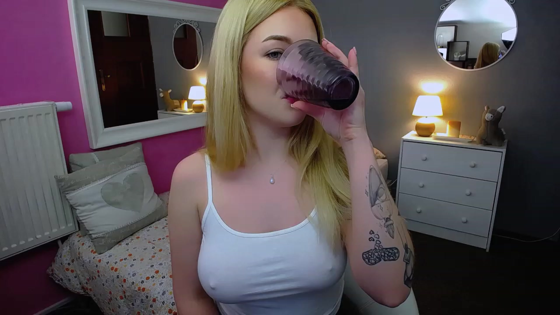 Gallery image thumbnail from AurelieSierra's myfreecams stream on, 01/24/2024, 10:34 image 19 of 20