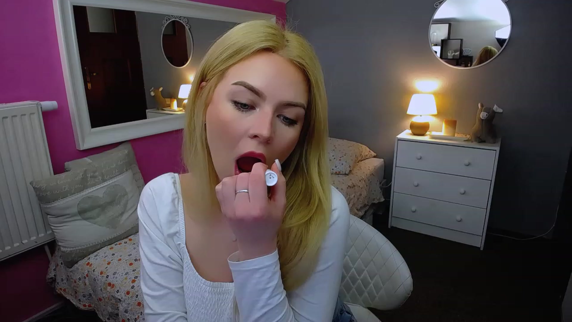 Gallery image thumbnail from AurelieSierra's myfreecams stream on, 02/15/2024, 14:21 image 6 of 20