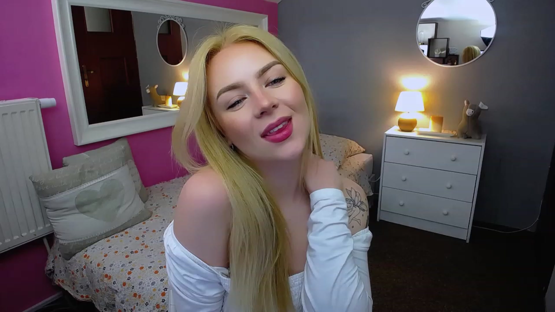 Gallery image thumbnail from AurelieSierra's myfreecams stream on, 02/15/2024, 14:21 image 17 of 20