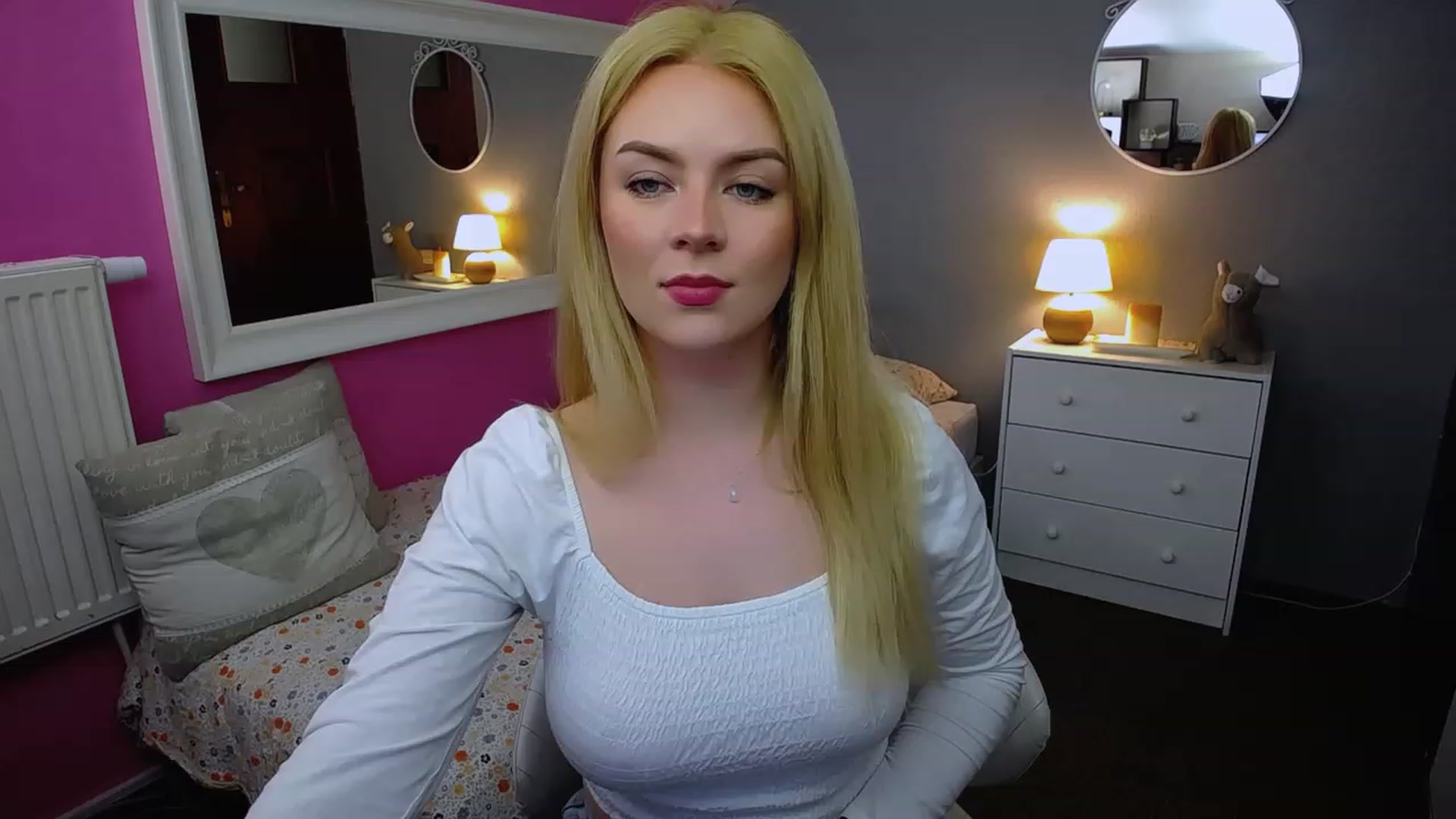 Gallery image thumbnail from AurelieSierra's myfreecams stream on, 02/15/2024, 14:21 image 5 of 20
