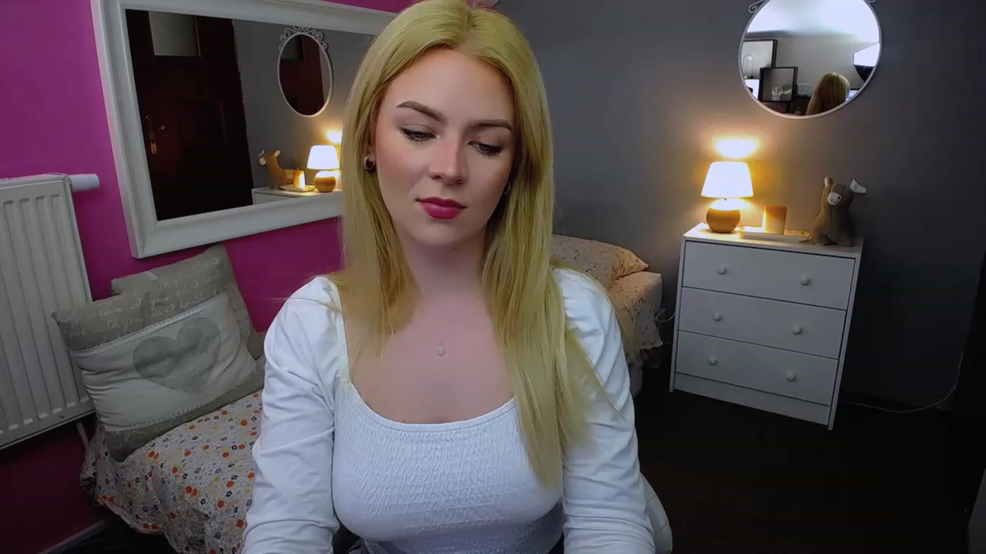 Gallery image thumbnail from AurelieSierra's myfreecams stream on, 02/15/2024, 14:21 image 1 of 20