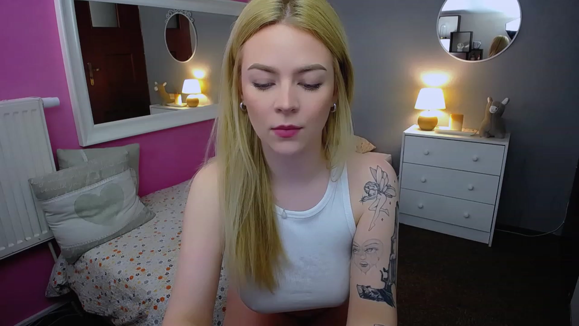 Gallery image thumbnail from AurelieSierra's myfreecams stream on, 03/09/2024, 11:25 image 7 of 20