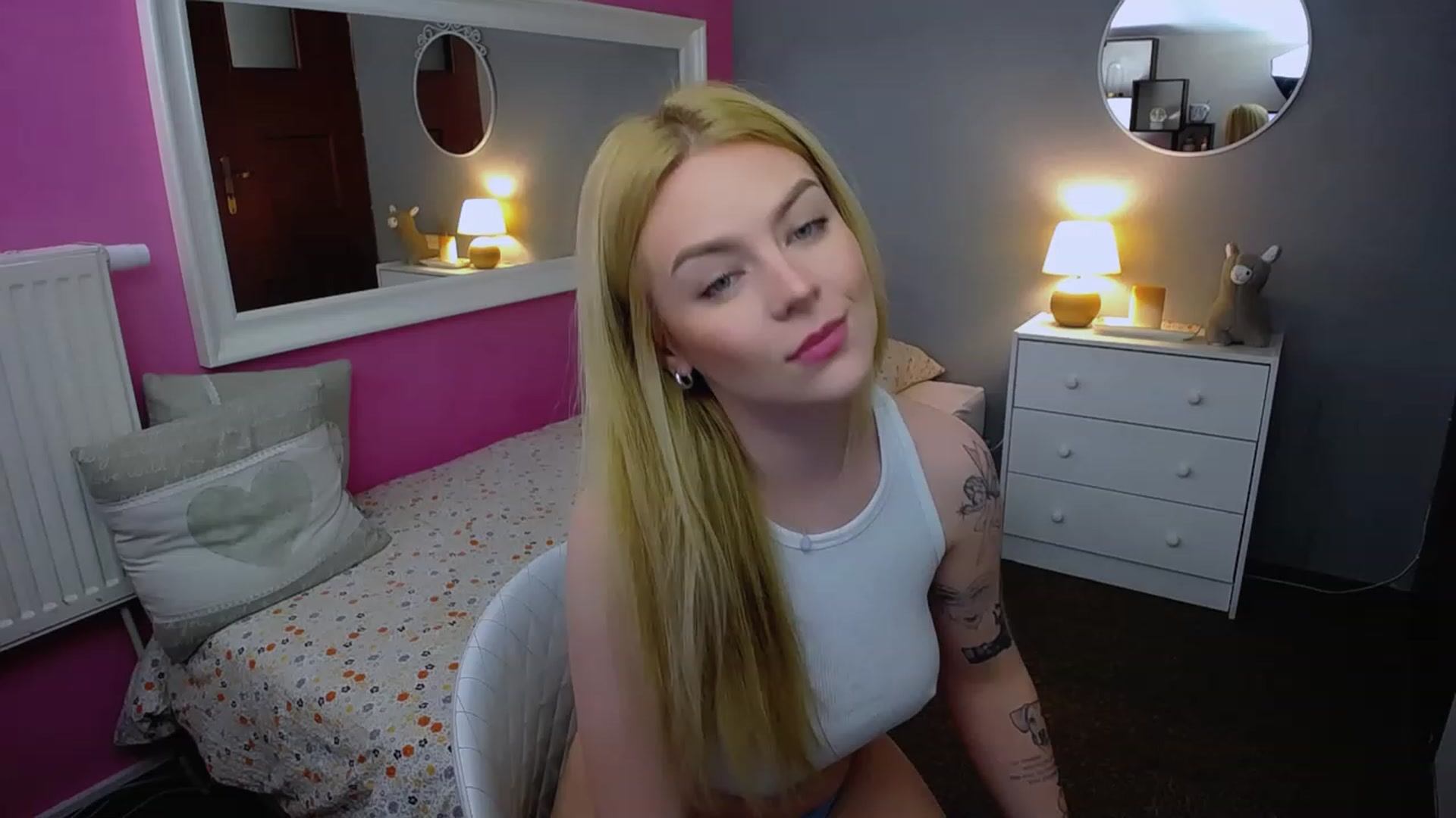 Gallery image thumbnail from AurelieSierra's myfreecams stream on, 03/09/2024, 11:25 image 11 of 20