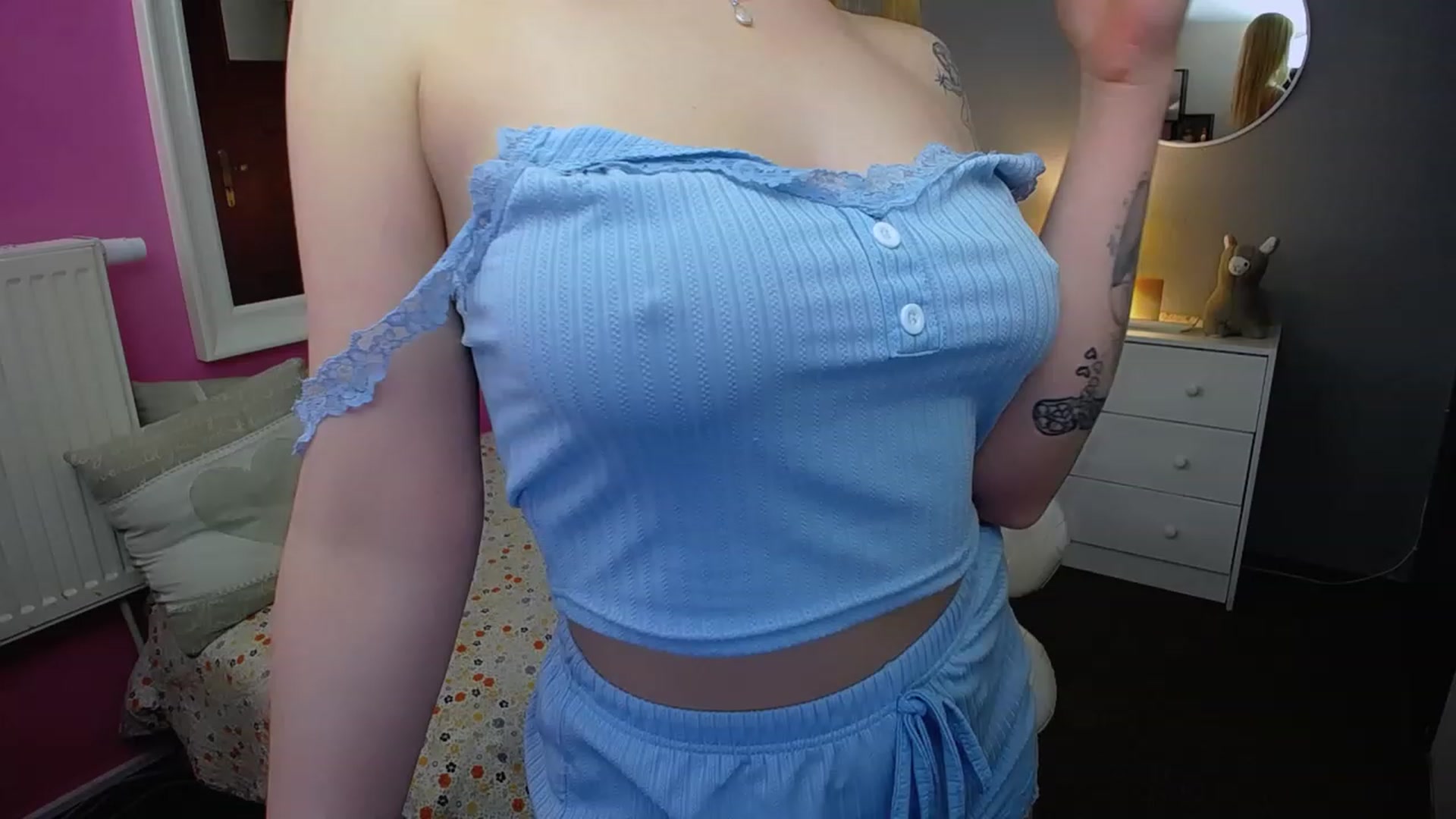 Gallery image thumbnail from AurelieSierra's myfreecams stream on, 03/13/2024, 13:15 image 14 of 20