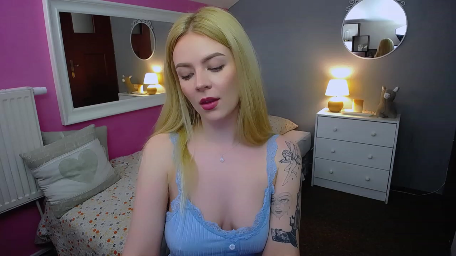 Gallery image thumbnail from AurelieSierra's myfreecams stream on, 03/13/2024, 13:15 image 1 of 20