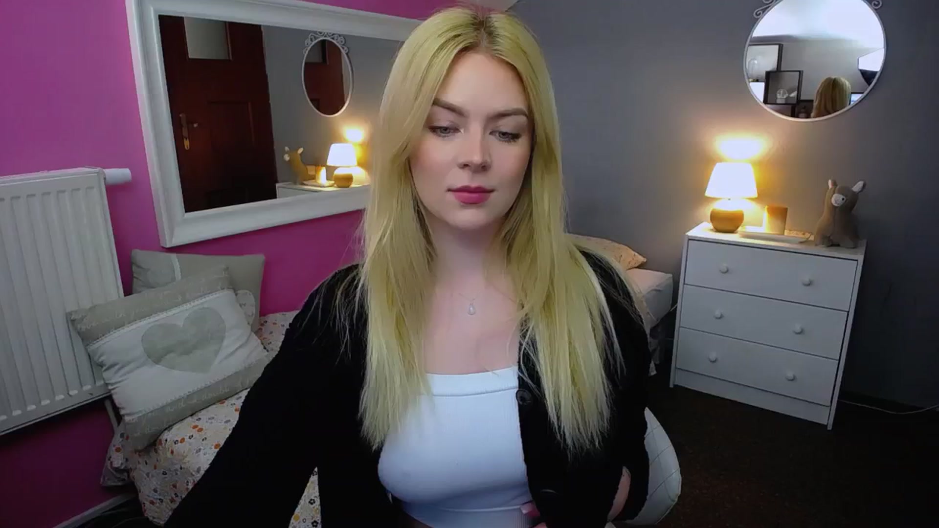 Gallery image thumbnail from AurelieSierra's myfreecams stream on, 03/14/2024, 12:36 image 20 of 20