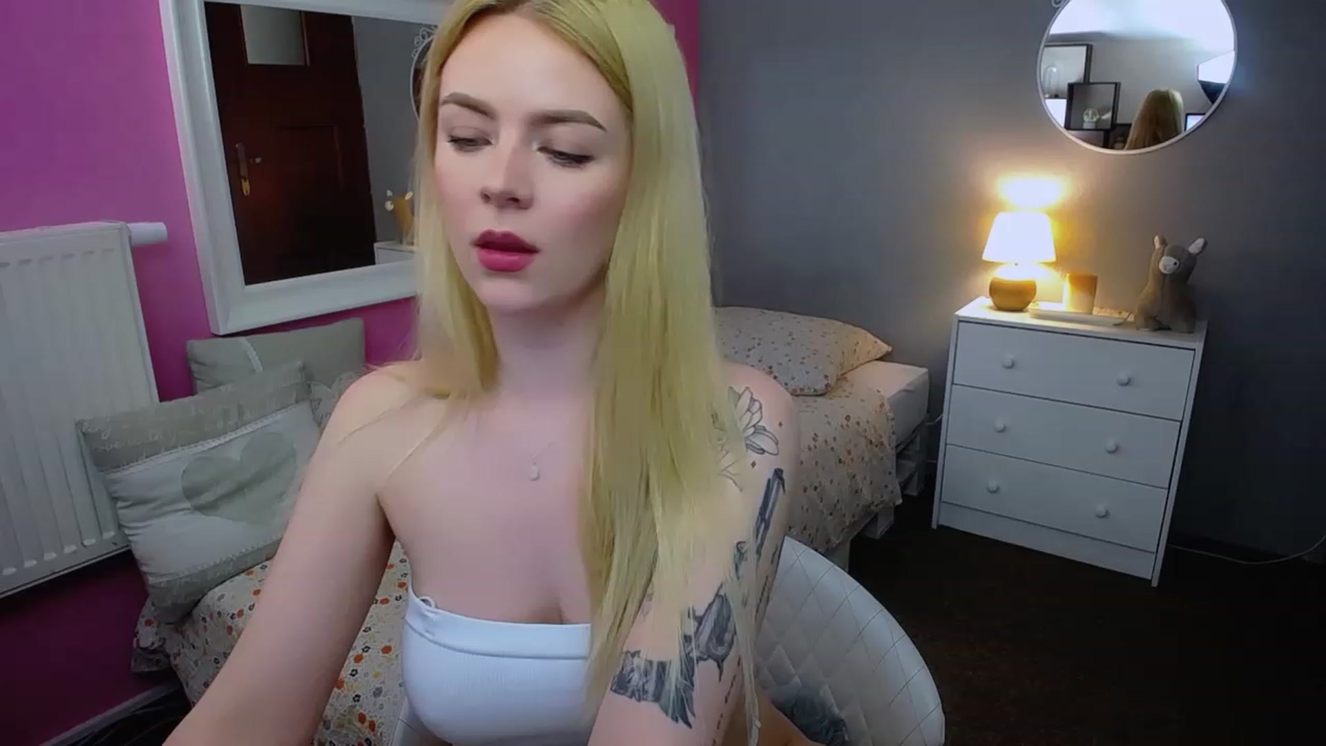 Gallery image thumbnail from AurelieSierra's myfreecams stream on, 03/18/2024, 13:34 image 1 of 20