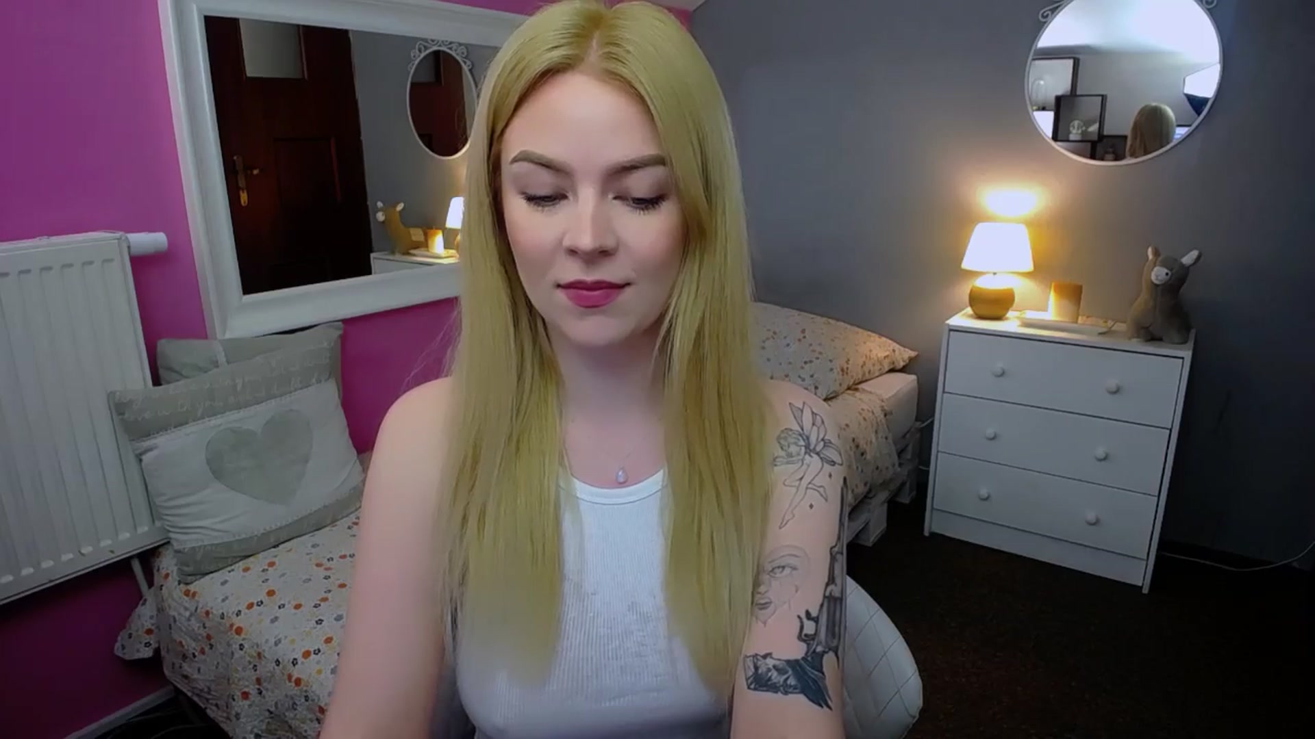 Gallery image thumbnail from AurelieSierra's myfreecams stream on, 03/27/2024, 10:01 image 19 of 20