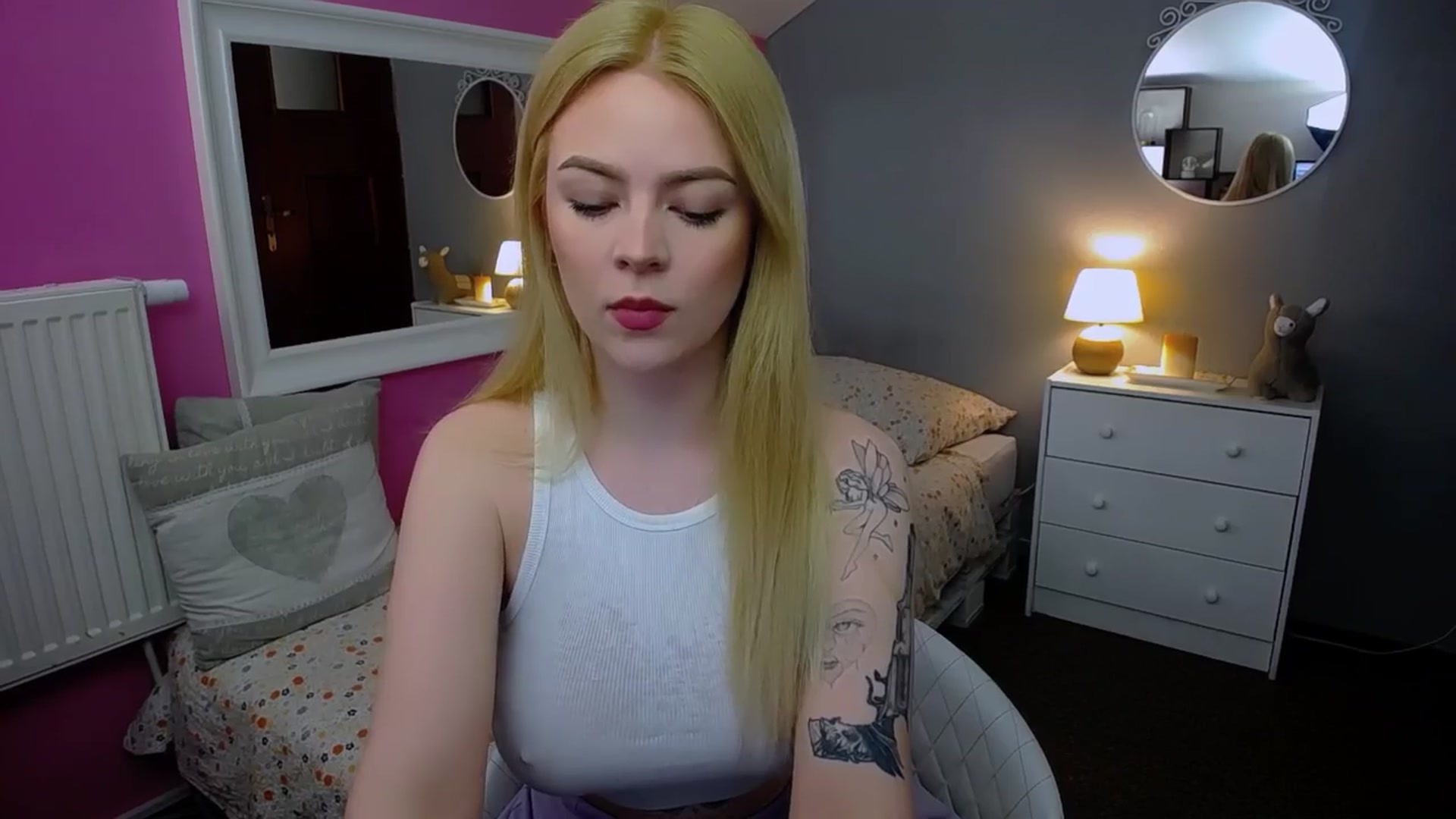 Gallery image thumbnail from AurelieSierra's myfreecams stream on, 03/27/2024, 10:01 image 2 of 20
