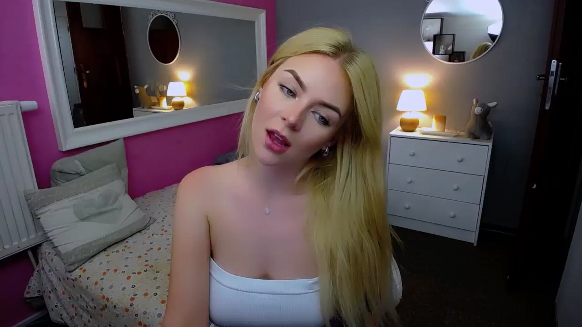 Gallery image thumbnail from AurelieSierra's myfreecams stream on, 08/16/2024, 12:39 image 5 of 20