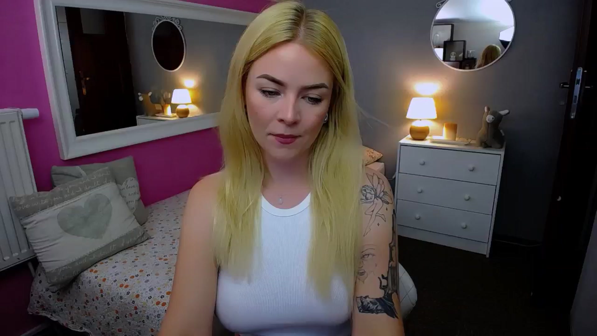 Gallery image thumbnail from AurelieSierra's myfreecams stream on, 08/17/2024, 10:20 image 7 of 20