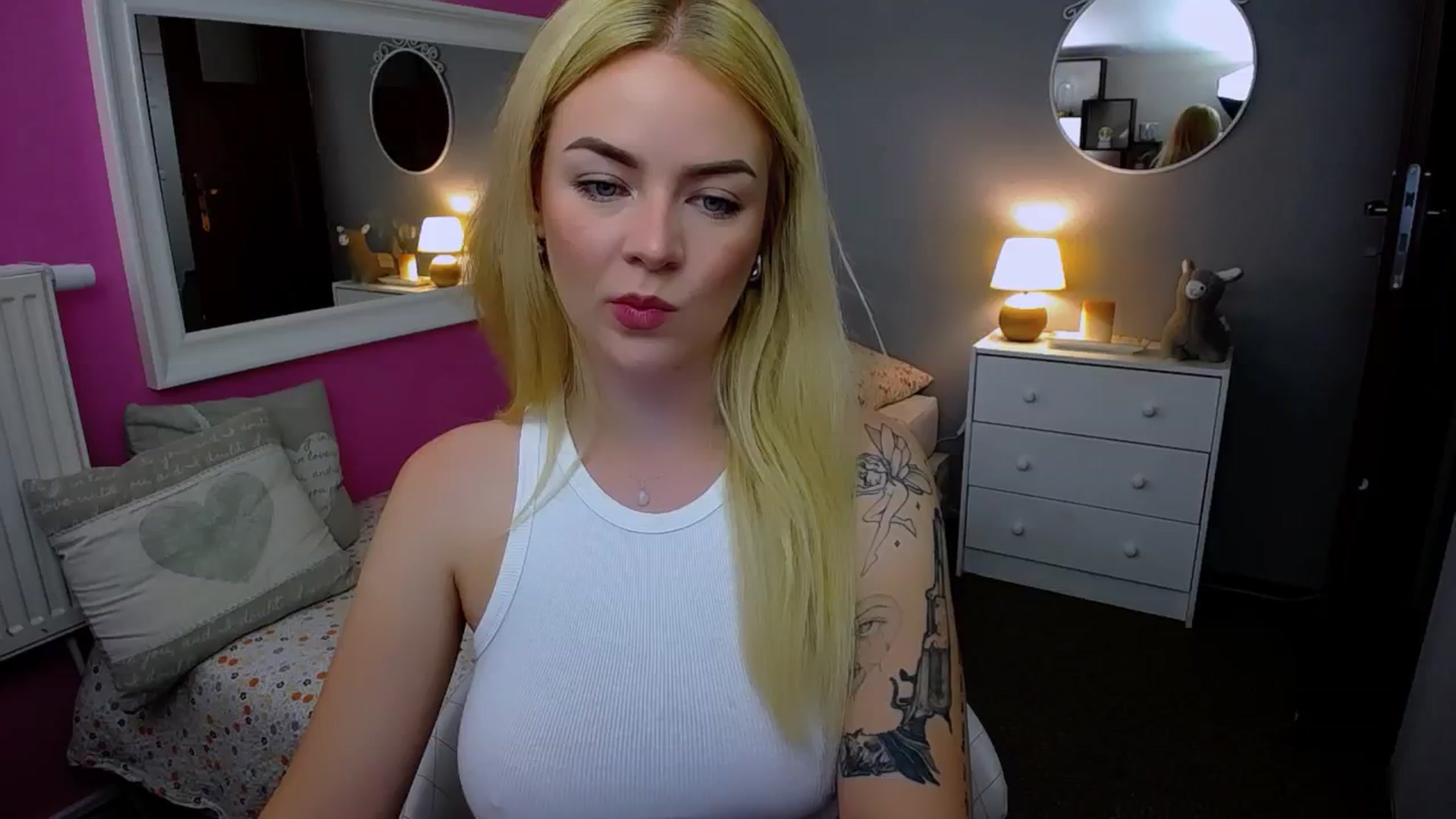 Gallery image thumbnail from AurelieSierra's myfreecams stream on, 08/17/2024, 10:20 image 11 of 20